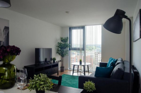 Teal 14 - Sleeps up to 6, 2 bedrooms with perfect city centre location for work or leisure, Amazing city views!